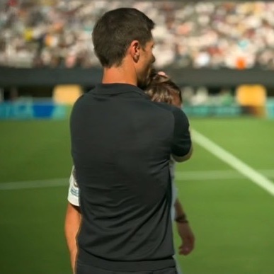 Luka Modrić embraces Xabi Alonso after his final match in the PSG vs Real Madrid Club World Cup semifinal.